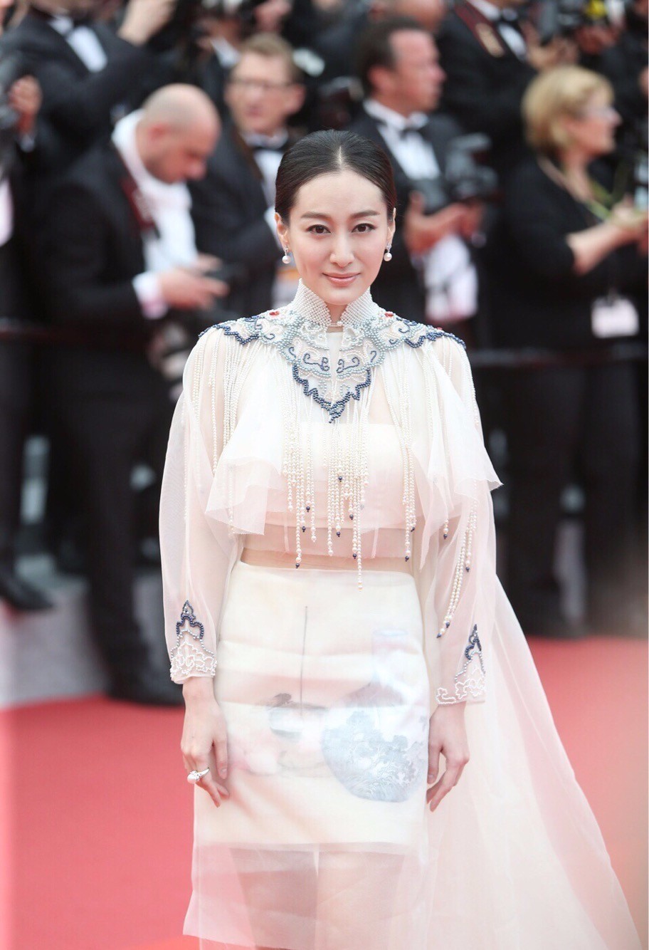 戛纳红毯|照这个趋势，村口剃头王大爷都可以出征戛纳了！