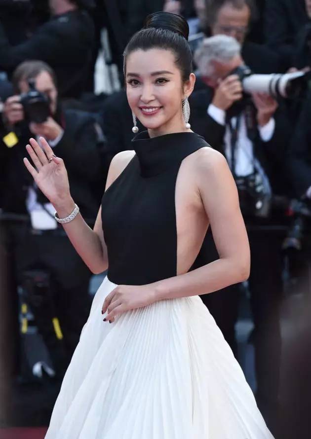 戛纳红毯|照这个趋势，村口剃头王大爷都可以出征戛纳了！