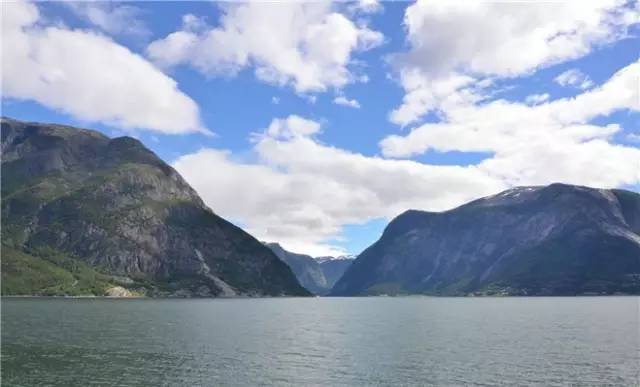 格调|我能想到最性感的画面，就是静*坐静**在那里，等帅哥美女驾到