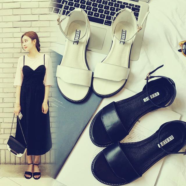 网红超火法式厚底凉鞋,学生平底凉鞋女2022爆款洋气