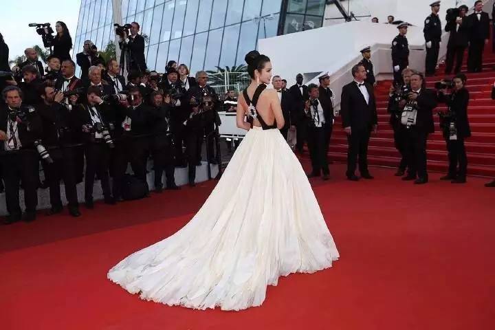 戛纳红毯|照这个趋势，村口剃头王大爷都可以出征戛纳了！