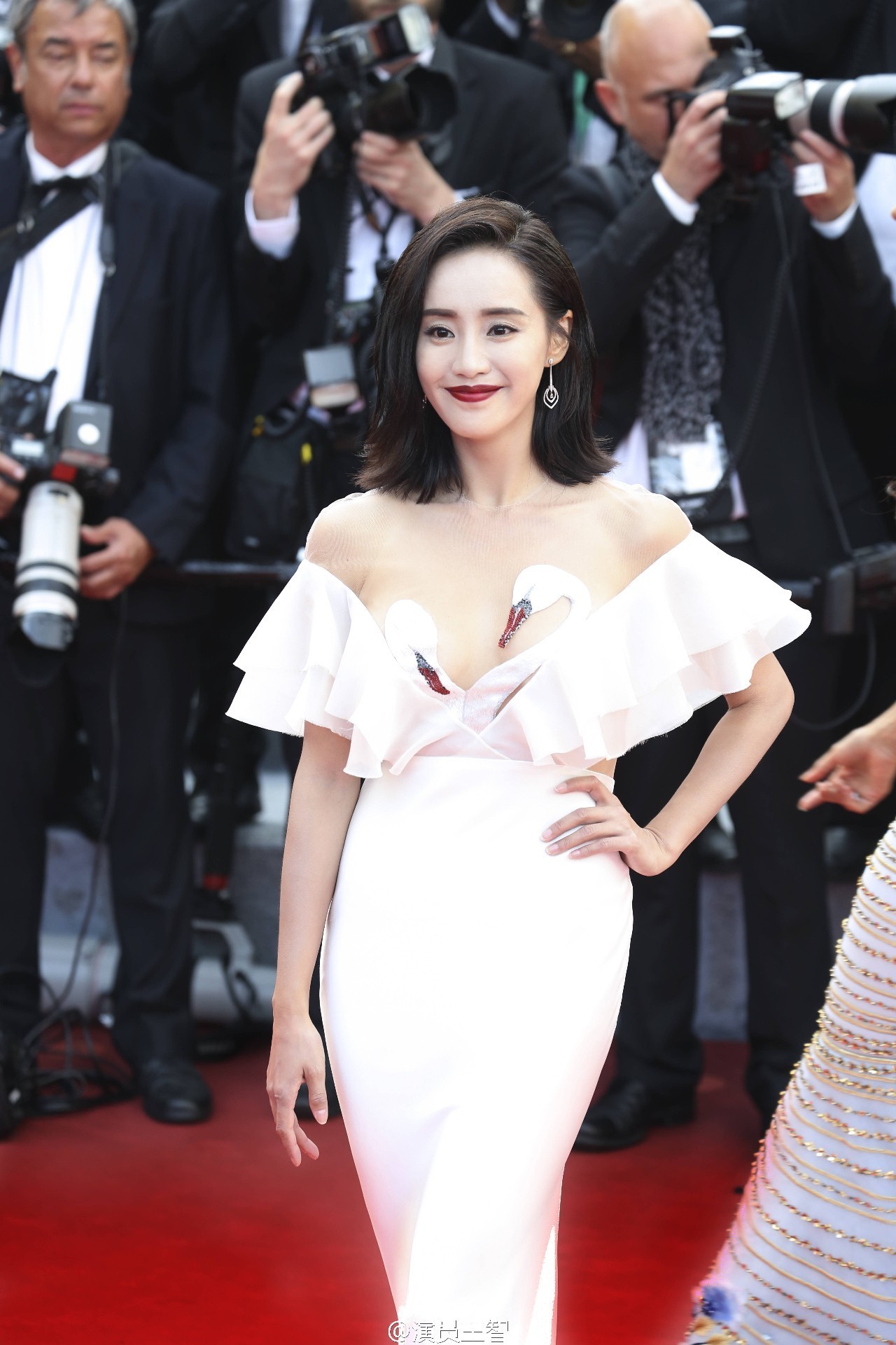 戛纳红毯|照这个趋势，村口剃头王大爷都可以出征戛纳了！