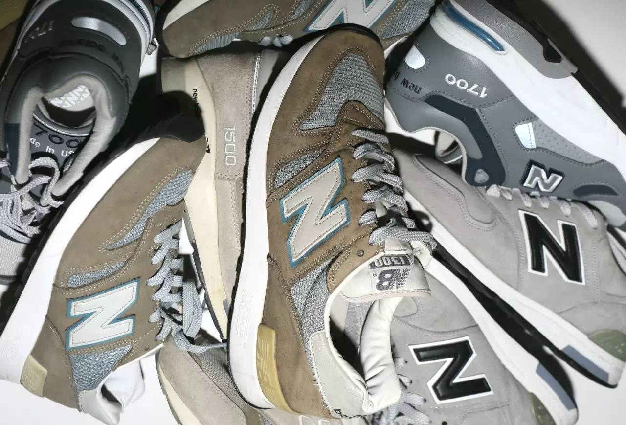 买过厂鞋，做过编辑，见证本土潮流变迁的他如今只留下这两色球鞋