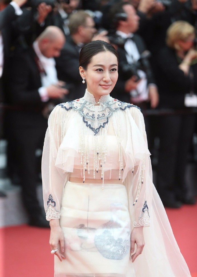 戛纳红毯|照这个趋势，村口剃头王大爷都可以出征戛纳了！