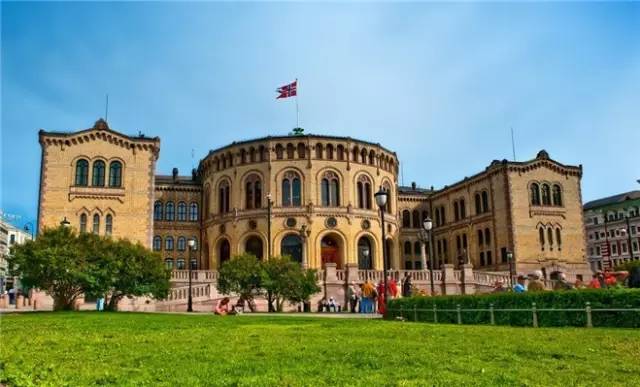 格调|我能想到最性感的画面，就是静*坐静**在那里，等帅哥美女驾到