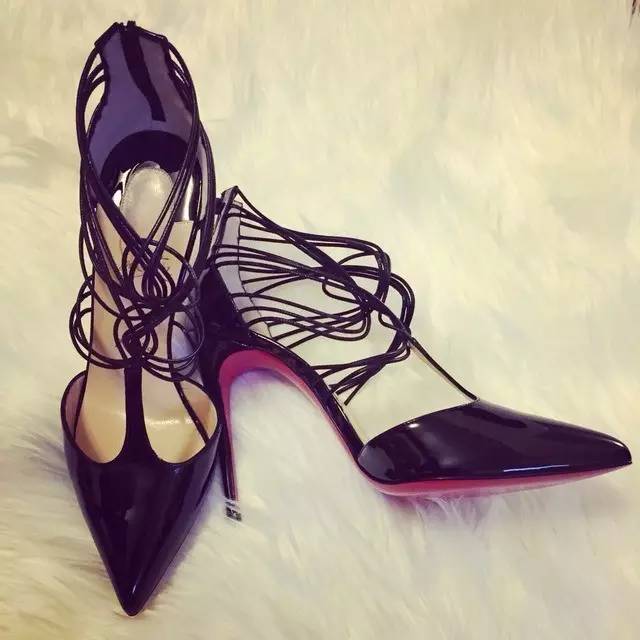 今年夏天流行的绑带鞋,今年流行绑带鞋