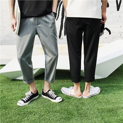 什么版型的裤子穿起来成熟帅气,时尚简约的裤子让你气质有型