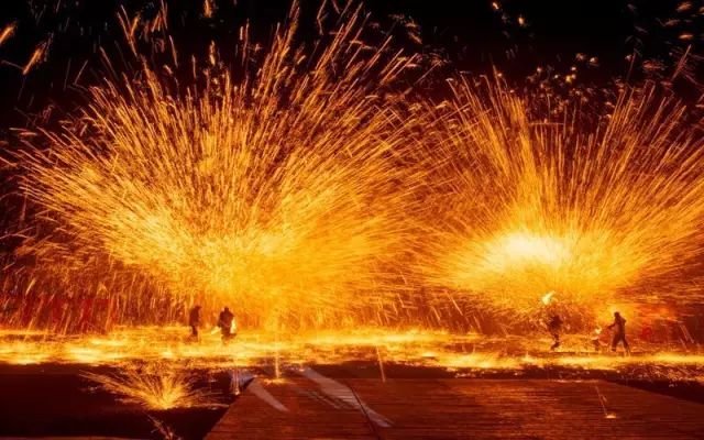 驻马店的打铁花表演时间,赏花灯表演