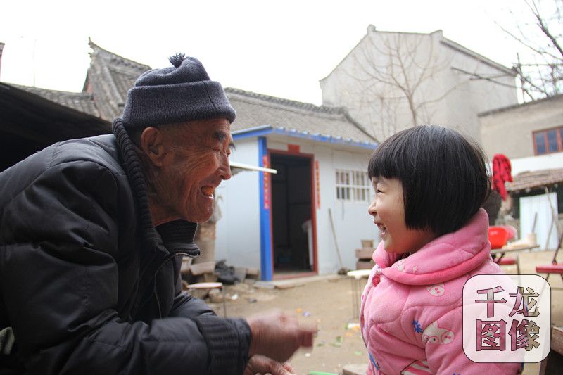 年见·2018|驼背爷爷的新年之“变”