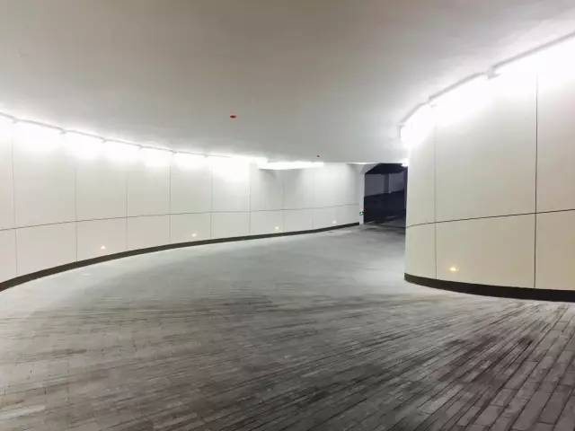 地下车库没做到这个程度，你千万别说自己是豪宅