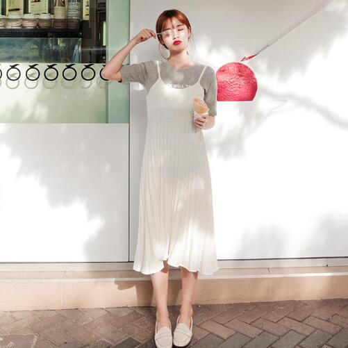 单穿吊带裙太露不好意思出门？只需一招让你美上加美