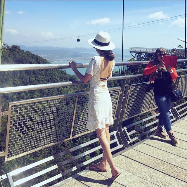 连衣裙紧身蕾丝,低腰蕾丝连衣裙