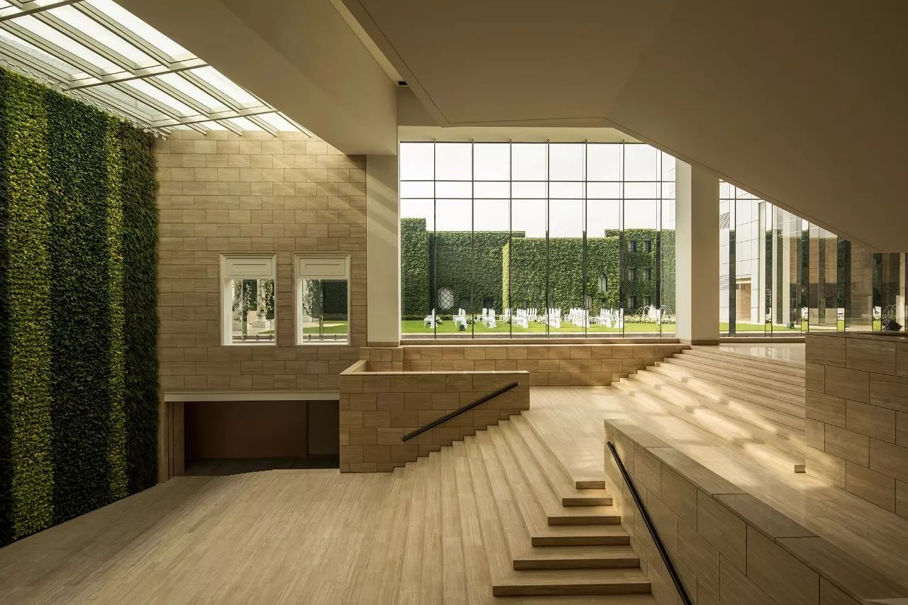 ccd香港郑中设计事务所待遇,ccd郑中设计环球中心