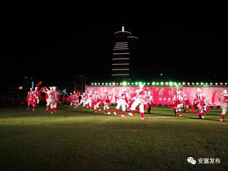 陕西安塞腰鼓在南投气势磅礡