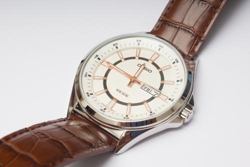 卡西欧手表什么档次跟浪琴表比较,卡西欧和精工手表哪个档次高