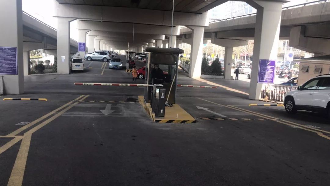 济南市区免费停车场,济南市中心停车场