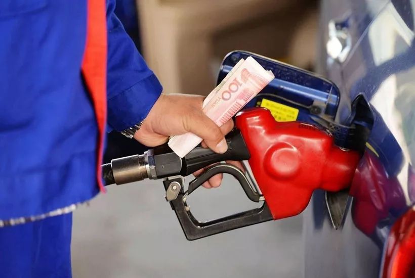 汽油车不小心加了四升柴油怎么办,汽油车加了柴油跑了100公里会怎样