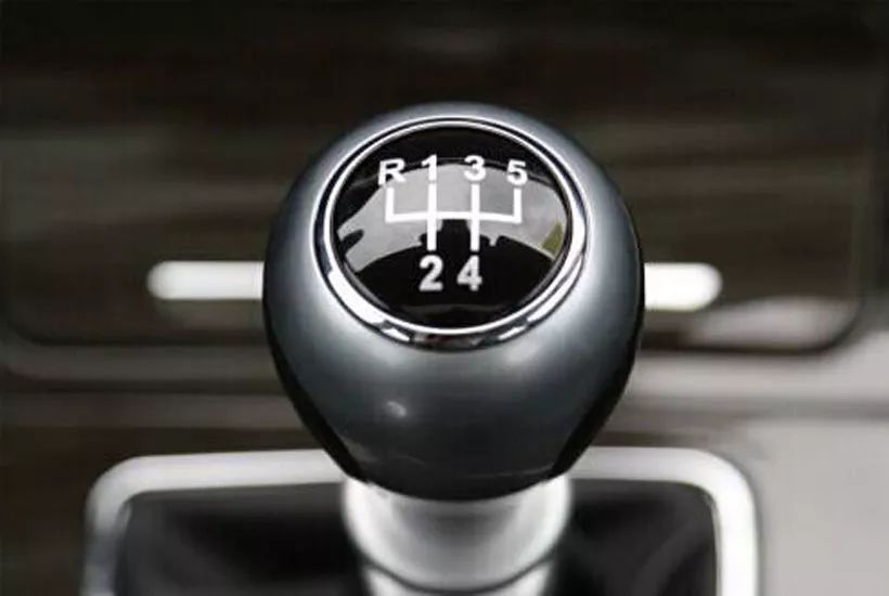 汽油车不小心加了四升柴油怎么办,汽油车加了柴油跑了100公里会怎样