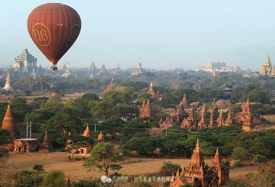 万千佛塔卧夕烟,十里浮屠一望间