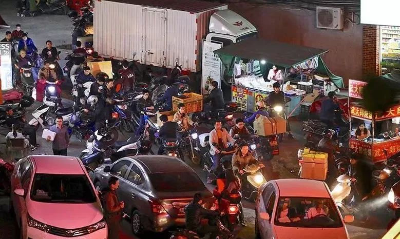 打不掉的莆田鬼市：120元假耐克三天掉色