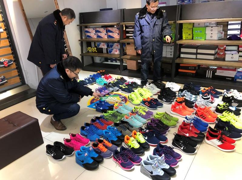 警方查获耐克假鞋,宜宾耐克阿迪假货事件