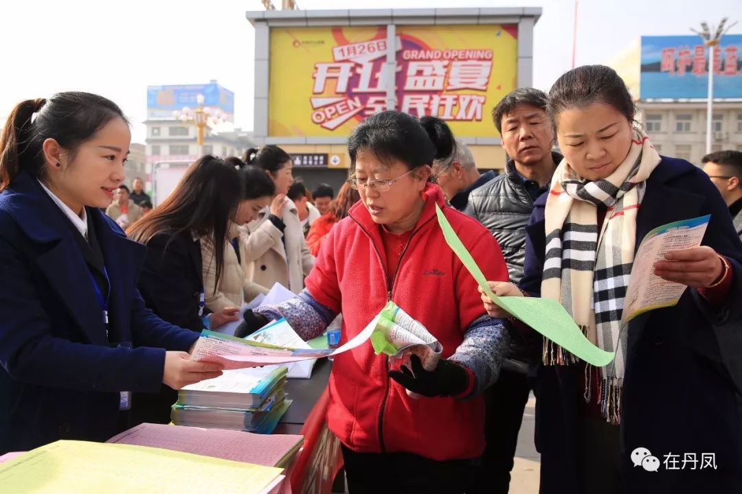 火！火！火！丹凤县2018年“春风行动”暨雨丹劳务协作现场招聘会爆棚啦！