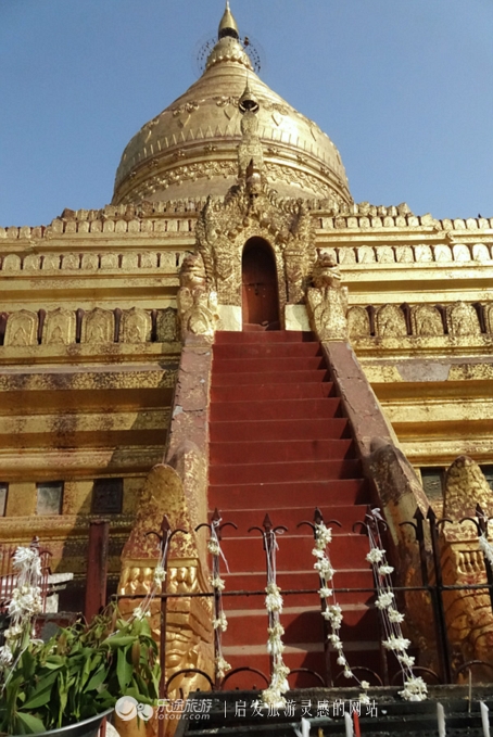 万千佛塔卧夕烟,十里浮屠一望间