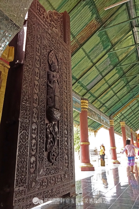 万千佛塔卧夕烟,十里浮屠一望间