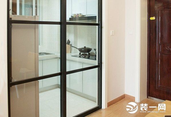 卧室门对着厨房怎么破解,卫生间镜子对着卧室门有什么影响