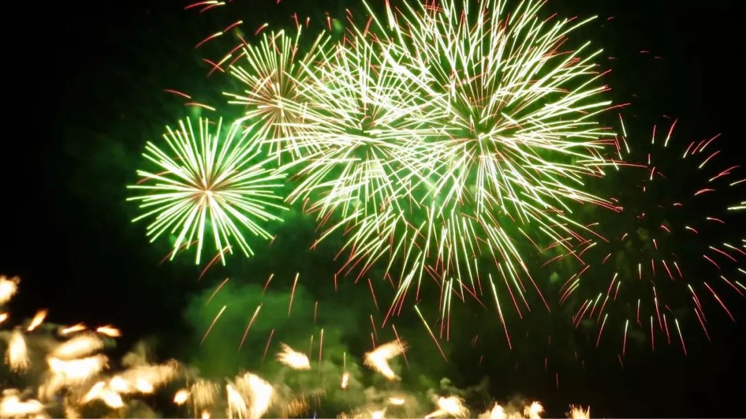 美爆了广州小蛮腰夜景,美爆了的紫色烟花