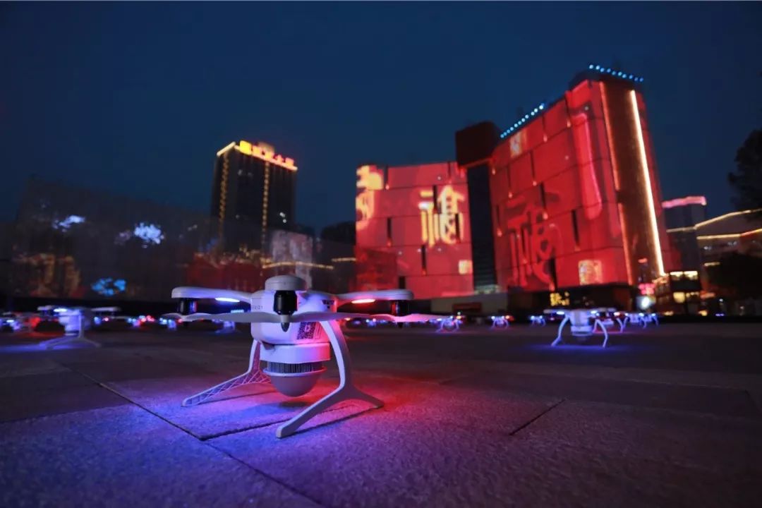 闪耀全国!500架“夜空精灵”炫舞高新,硬科技助力“西安年”完美收官!