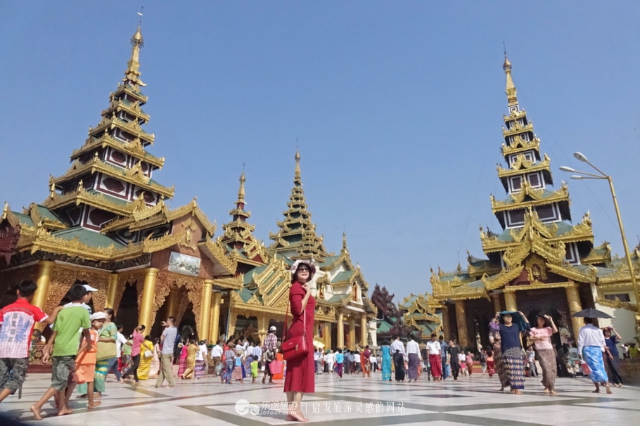 万千佛塔卧夕烟,十里浮屠一望间