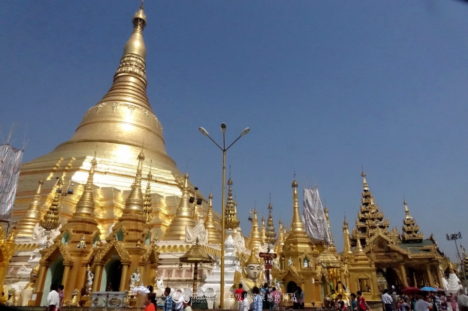 万千佛塔卧夕烟,十里浮屠一望间