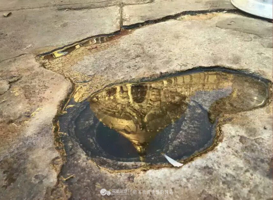 万千佛塔卧夕烟,十里浮屠一望间