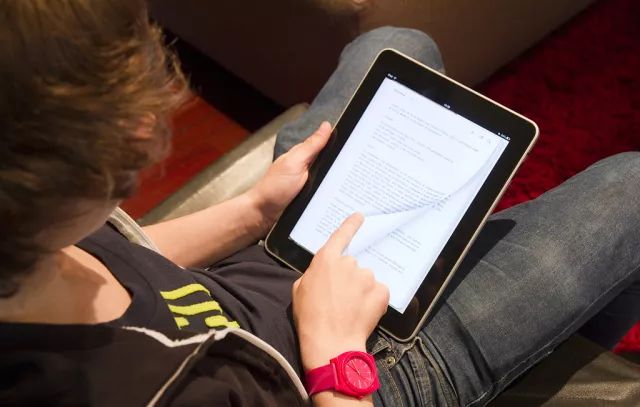 他向电子书开炮”称其是“无趣的产品,事实并没有这么简单