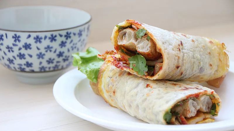 懒人煎饼两分钟就搞定了,一分钟教会你做正宗的煎饼果子