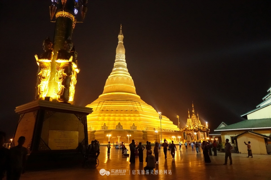 万千佛塔卧夕烟,十里浮屠一望间