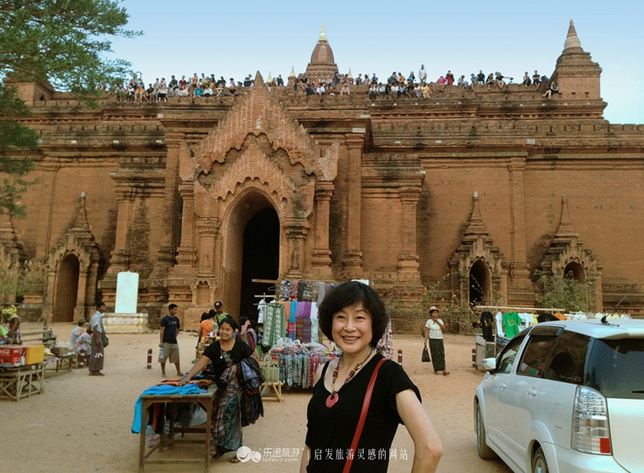 万千佛塔卧夕烟,十里浮屠一望间