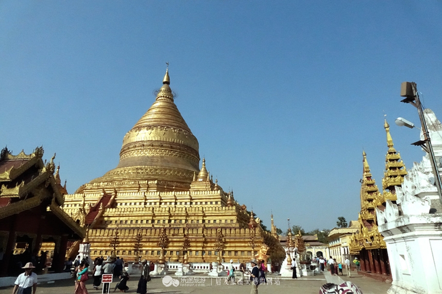 万千佛塔卧夕烟,十里浮屠一望间