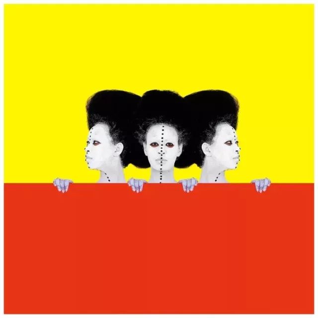 这些令人触目惊心的色彩背后，隐喻着一个国度屈辱的历史