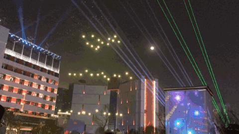 闪耀全国!500架“夜空精灵”炫舞高新,硬科技助力“西安年”完美收官!