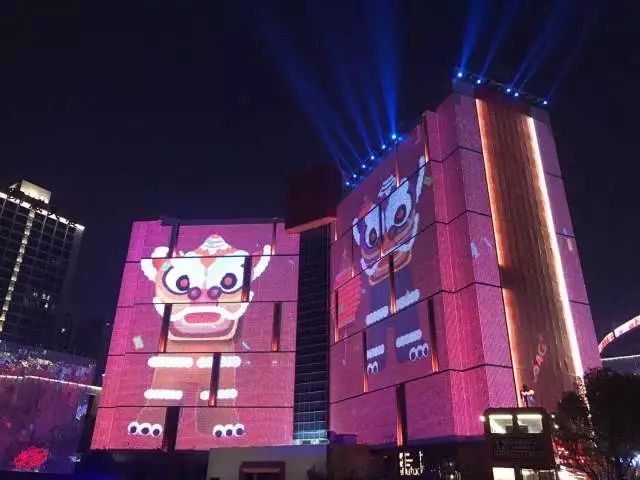 闪耀全国!500架“夜空精灵”炫舞高新,硬科技助力“西安年”完美收官!