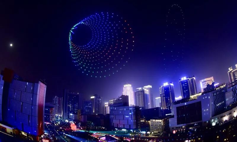 闪耀全国！500架“夜空精灵”炫舞高新，硬科技助力“西安年”完美收官！