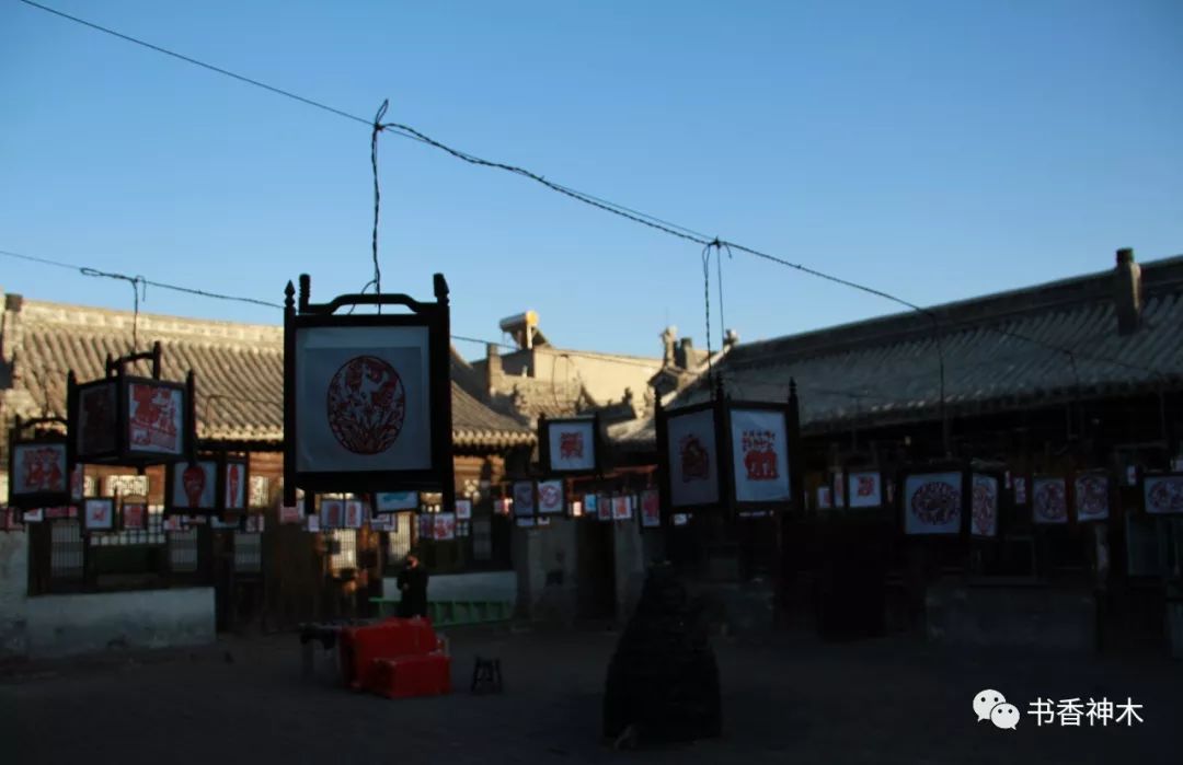 神木女人逛街,神木艺术品女孩子