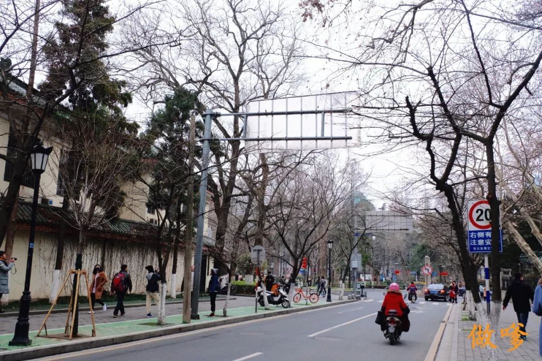 南京鸡鸣寺奶茶店,南京鸡鸣寺都卖什么