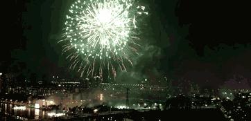 美爆了广州小蛮腰夜景,美爆了的紫色烟花