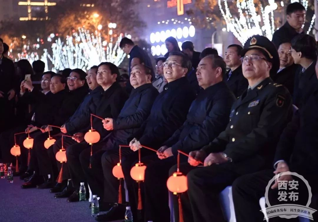 闪耀全国!500架“夜空精灵”炫舞高新,硬科技助力“西安年”完美收官!