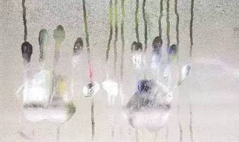 为什么家里回南天湿得特别严重,回南天家里很潮湿有什么方法除湿