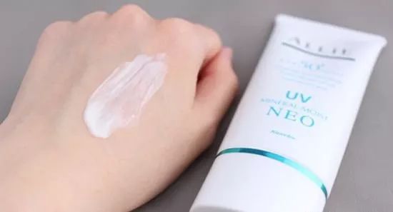 其实防晒是一年四季必备的,防晒都用不对脸上铁定老10岁