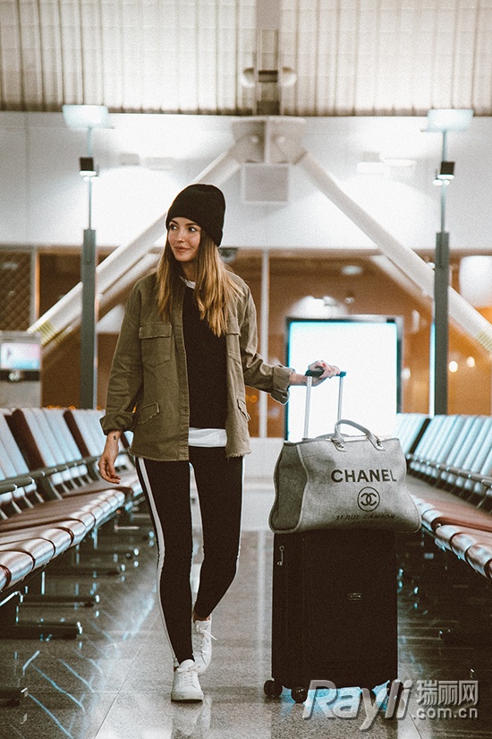 杨紫冬季穿什么裤子,杨紫穿直筒裤